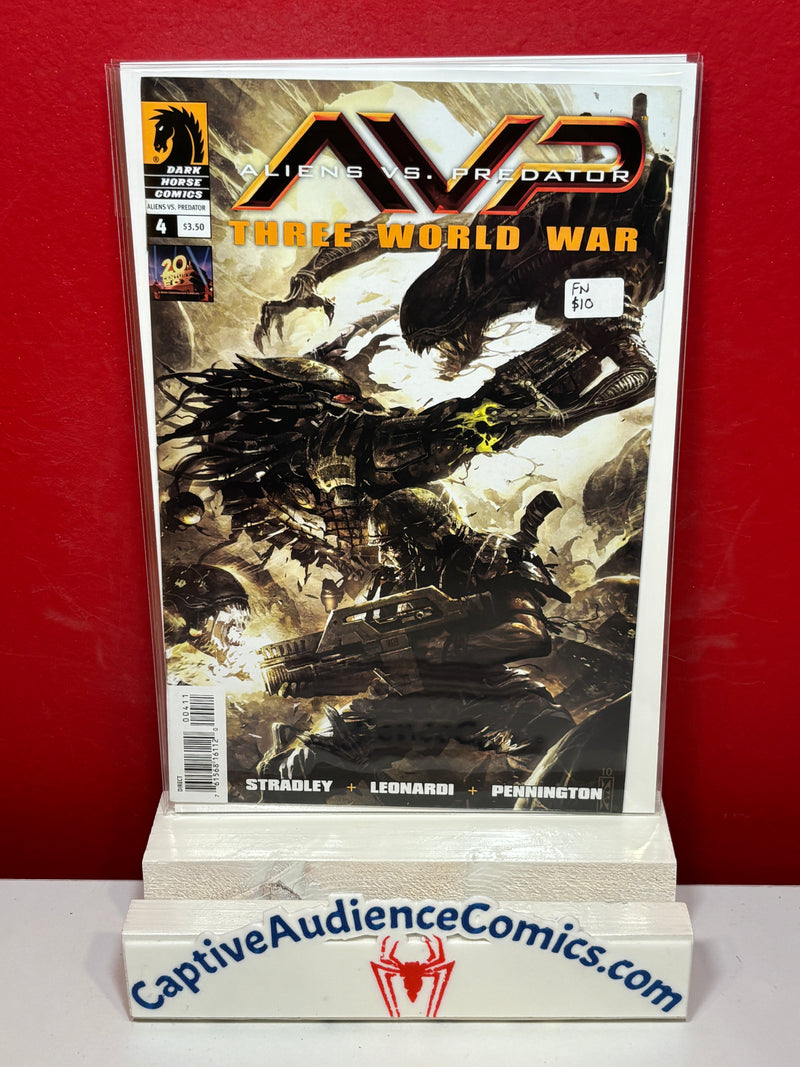 Aliens vs. Predator: Three World War #4 - FN