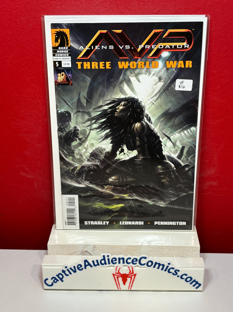 Aliens vs. Predator: Three World War #5 - VF
